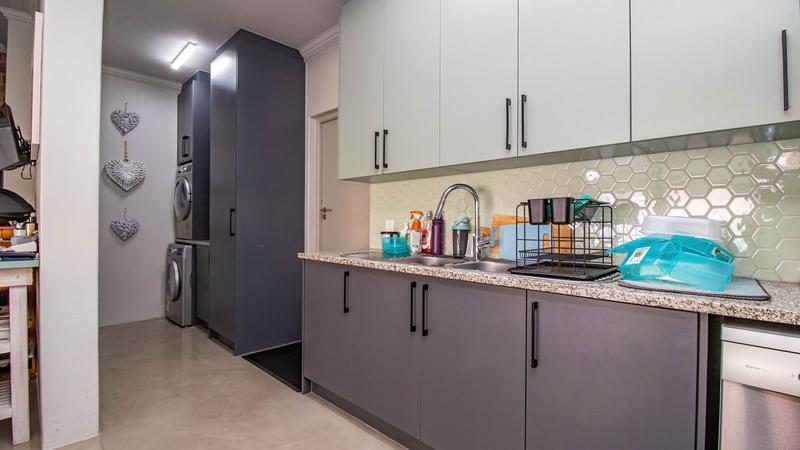 4 Bedroom Property for Sale in Sandbaai Western Cape